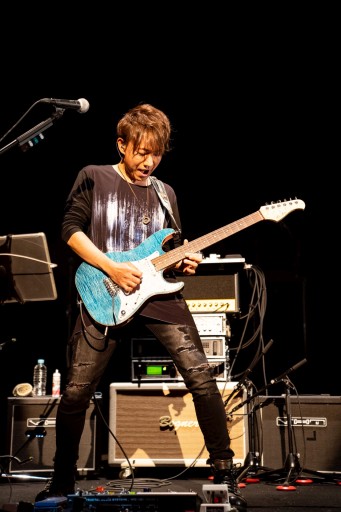 3֤٤Ƥ饤ޥå֥ץ꡼̾ʤŽ̤줿󥵡ȡKENJI ITO The 30th Anniversary Concertץݡ