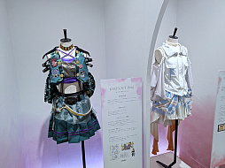 画像ギャラリー No.010のサムネイル画像 / 「アイドルマスター シャイニーカラーズ」の衣装展が,大丸東京店にて開催中。会期を通して計250着以上のライブ衣装を間近で観賞できる!