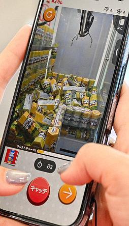 画像ギャラリー No.003のサムネイル画像 / リアルを走り，デジタルに手を振る「オンクレの中の人たち」。タイトーオンラインクレーンの基地に潜入し，中の人のお仕事に密着！