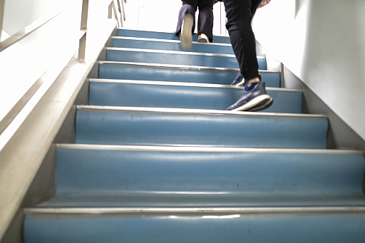 画像ギャラリー No.007のサムネイル画像 / リアルを走り，デジタルに手を振る「オンクレの中の人たち」。タイトーオンラインクレーンの基地に潜入し，中の人のお仕事に密着！