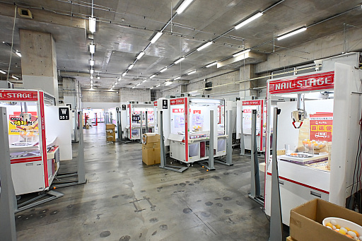 画像ギャラリー No.015のサムネイル画像 / リアルを走り，デジタルに手を振る「オンクレの中の人たち」。タイトーオンラインクレーンの基地に潜入し，中の人のお仕事に密着！