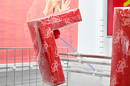 画像ギャラリー No.025のサムネイル画像 / リアルを走り，デジタルに手を振る「オンクレの中の人たち」。タイトーオンラインクレーンの基地に潜入し，中の人のお仕事に密着！