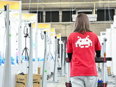 リアルを走り，デジタルに手を振る「オンクレの中の人たち」。タイトーオンラインクレーンの基地に潜入し，中の人のお仕事に密着！