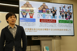 画像ギャラリー No.022のサムネイル画像 / 「うんこ」と「美少女」を題材にしたアプリ「うんコレ」は，大腸癌検診啓発のために生まれた。日本うんこ学会の石井洋介氏による講演をレポート