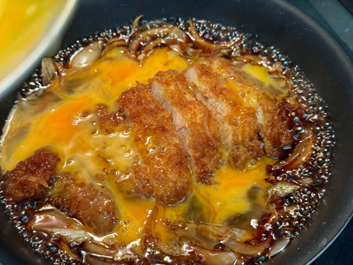 画像ギャラリー No.007のサムネイル画像 / 「文豪とアルケミスト」,永井荷風が愛したカツ丼を再現。俺のコラボカフェ:Menu 086