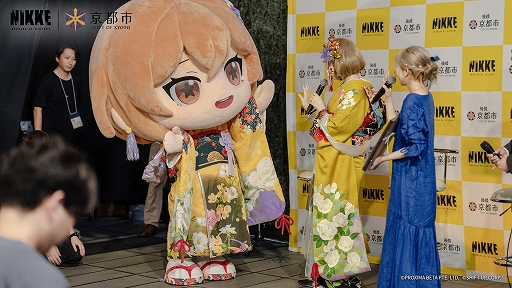 画像ギャラリー No.003のサムネイル画像 / 「勝利の女神:NIKKE」in 京都 2026 開催記念，ニデック京都タワーがNIKKE特別カラーにライトアップ。点灯式開催レポートを公開