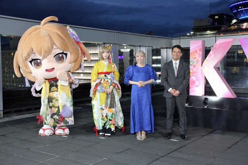 画像ギャラリー No.022のサムネイル画像 / 「勝利の女神：NIKKE」が京都各地をめぐる街歩き企画を開始。黄色に染まるタワーの前で声優らが参加を呼びかけた