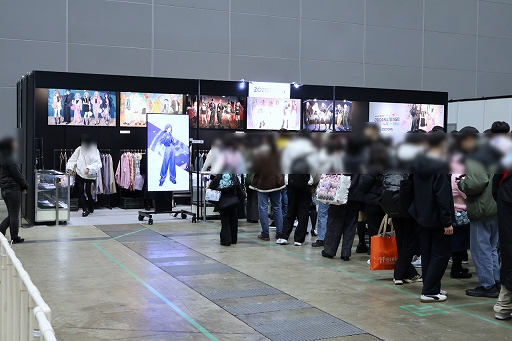 画像ギャラリー No.041のサムネイル画像 / 「プロジェクトセカイ」5周年を記念した3DCGライブをレポート。初音ミクや巡音ルカ，作中に登場する音楽ユニットのメンバーが等身大の姿で歌う！