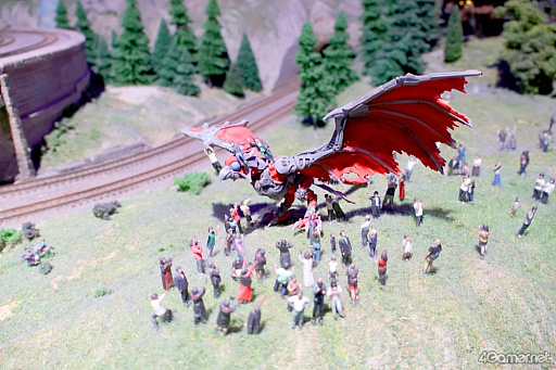 画像ギャラリー No.022のサムネイル画像 / 約2.5cmのミニチュアサイズになったセラフ部隊を見つけ出せ! 「ヘブバン」×「スモールワールズ」コラボレポート