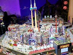 約2.5cmのミニチュアサイズになったセラフ部隊を見つけ出せ！　「ヘブバン」×「スモールワールズ」コラボレポート