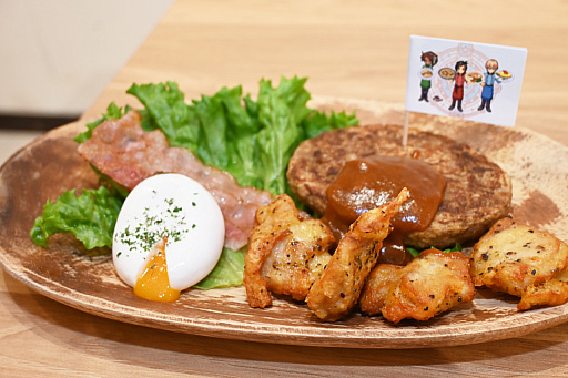 画像ギャラリー No.005のサムネイル画像 / 2周年を迎えた「百英雄伝」がコラボカフェを実施。12名の描き下ろしイラストが飾られている店内の様子をレポート