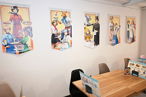 画像ギャラリー No.018のサムネイル画像 / 2周年を迎えた「百英雄伝」がコラボカフェを実施。12名の描き下ろしイラストが飾られている店内の様子をレポート