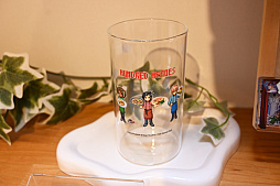 画像ギャラリー No.030のサムネイル画像 / 2周年を迎えた「百英雄伝」がコラボカフェを実施。12名の描き下ろしイラストが飾られている店内の様子をレポート