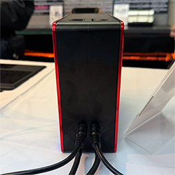 画像ギャラリー No.003のサムネイル画像 / Ryzen AI Max+ 395搭載のゲーマー向け2-in-1 PC「ONEXPLAYER Super X」が国内でお披露目。専用液冷ユニットの予約もスタート