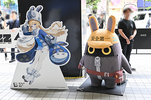 画像ギャラリー No.014のサムネイル画像 / 「ゼンレスゾーンゼロ」2周年記念オフラインイベントレポート。会場では公式コスプレイヤーの撮影会やコラボバイクの展示も