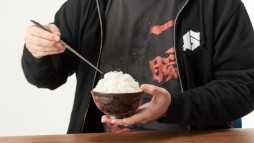 画像ギャラリー No.010のサムネイル画像 / 「スト6」，Tシャツと美濃焼の食器類からなる新作コレクション「Special Moves Collection」を発売。コラボ米「真豪鬼米2026」も登場