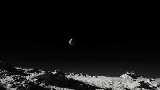 ���������꡼ No.008�Υ���ͥ������ / ��80ǯ���̤��ѡɤ�١����ˤ������̴���SF�ۥ顼��ROUTINE�ס�����ȯ�䡣�ż����ޤ줿̵�ͤζ��֤�õ������̤�Τζ��Ҥ�Ω��������