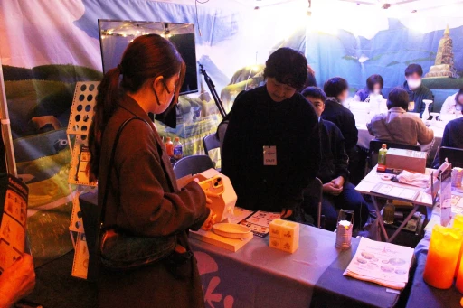 画像ギャラリー No.014のサムネイル画像 / 東京タワーのキャンドルイベントに「Sky 星を紡ぐ子どもたち」が出展。無数のキャンドルが灯る中,作中楽曲のライブパフォーマンスが響きわたる