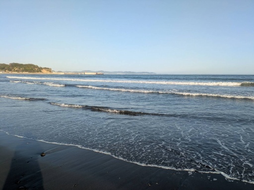 画像ギャラリー No.004のサムネイル画像 / 「Sky 星を紡ぐ子どもたち」ファン200人が集結。海岸のゴミ拾いイベント「光を紡ぐビーチクリーン in 江の島」に参加してきた