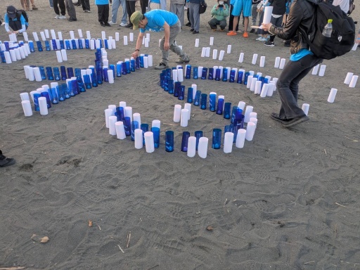 画像ギャラリー No.005のサムネイル画像 / 「Sky 星を紡ぐ子どもたち」ファン200人が集結。海岸のゴミ拾いイベント「光を紡ぐビーチクリーン in 江の島」に参加してきた