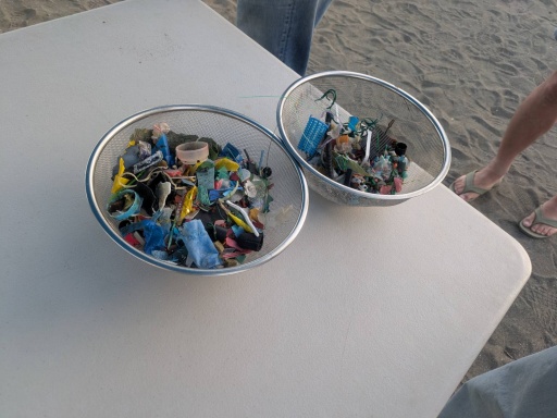 画像ギャラリー No.008のサムネイル画像 / 「Sky 星を紡ぐ子どもたち」ファン200人が集結。海岸のゴミ拾いイベント「光を紡ぐビーチクリーン in 江の島」に参加してきた