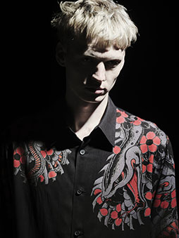 画像ギャラリー No.004のサムネイル画像 / WILDSIDEと龍が如くスタジオのコラボ第4弾アイテムが3月25日に発売。刺青をコラージュしたシャツ2型やコーチジャケットをラインナップ