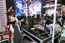 画像ギャラリー No.008のサムネイル画像 / 「ニコニコ超会議2026」に「NTE: Neverness to Everness」のブースが出展。ステージでは作中の機能を使ったレース大会や公式コスプレイヤーの撮影会も