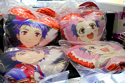 画像ギャラリー No.044のサムネイル画像 / 神々しく鎮座する「金のオバレ像」！　大量のフォトスポットで作品世界を楽しめる「KING OF PRISM 10th ANNIVERSARY展」レポート