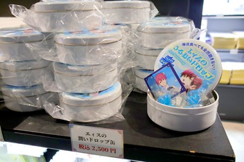 画像ギャラリー No.045のサムネイル画像 / 神々しく鎮座する「金のオバレ像」！　大量のフォトスポットで作品世界を楽しめる「KING OF PRISM 10th ANNIVERSARY展」レポート