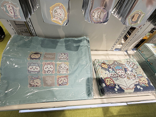 画像ギャラリー No.045のサムネイル画像 / 恐竜とアリスなちいかわたちがやってきた！ 「ちいかわぽけっと」公式グッズ第3弾が本日発売。池袋のPOP UP STOREをひと足先に見てきたゾーイ