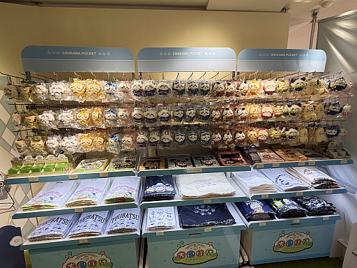 画像ギャラリー No.056のサムネイル画像 / 恐竜とアリスなちいかわたちがやってきた！ 「ちいかわぽけっと」公式グッズ第3弾が本日発売。池袋のPOP UP STOREをひと足先に見てきたゾーイ