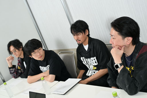 画像ギャラリー No.008のサムネイル画像 / “縛り”から創造された，そうだったかもしれない5つの時代。セガブースに出展された「STRANGER THAN HEAVEN」の見どころを，RGGスタジオのキーマンに聞いた［TGS2026］