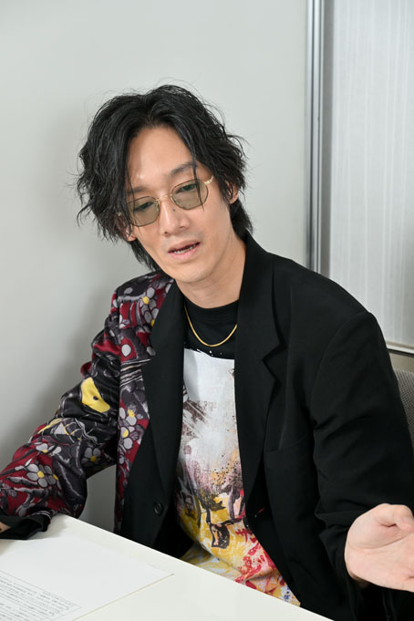 画像ギャラリー No.010のサムネイル画像 / “縛り”から創造された，そうだったかもしれない5つの時代。セガブースに出展された「STRANGER THAN HEAVEN」の見どころを，RGGスタジオのキーマンに聞いた［TGS2026］