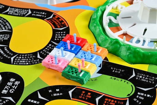 画像ギャラリー No.003のサムネイル画像 / 定番にして超ロングセラーの「人生ゲーム」。その初代には謎のマスが多数!? 昭和・平成レトロボードゲーム大百科 第10回