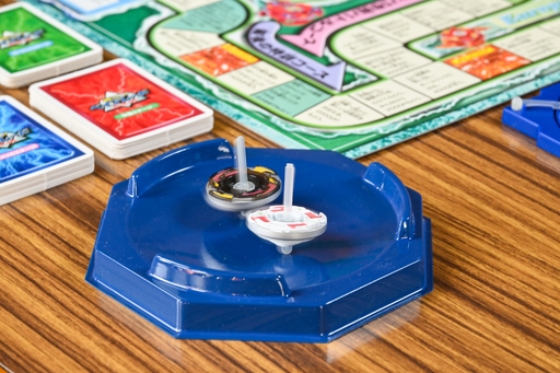 画像ギャラリー No.007のサムネイル画像 / ベイブレードのボードゲームは,すごろく&コマ回しで正月にぴったり! 昭和・平成レトロボードゲーム大百科 第11回