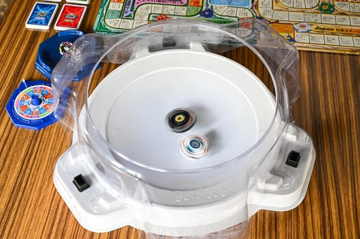 画像ギャラリー No.008のサムネイル画像 / ベイブレードのボードゲームは,すごろく&コマ回しで正月にぴったり! 昭和・平成レトロボードゲーム大百科 第11回