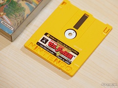 リンクとゼルダの物語は，1枚の黄色いディスクから始まった。初代「ゼルダの伝説」と歴代シリーズのパッケージで祝う40周年