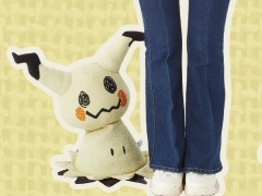 「ポケモン」から“そのまんまミミッキュ ぬいぐるみ”が10月23日に発売。ミミッキュの高さや重さを細部にこだわって再現