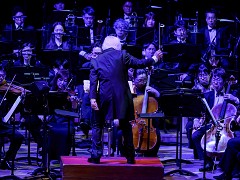 「バイオハザード」30周年記念オーケストラコンサート開催。1996年発売の第1作から最新作「レクイエム」まで，無数の恐怖を彩った楽曲が惜しげもなく披露された