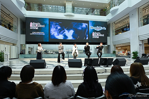 画像ギャラリー No.002のサムネイル画像 / 「DistortedCode −生者の残り香−」AGF2025ステージレポート。竹田海渡さん,赤羽根健治さん出演の新作「夕刻の町のグロブスター」も発表