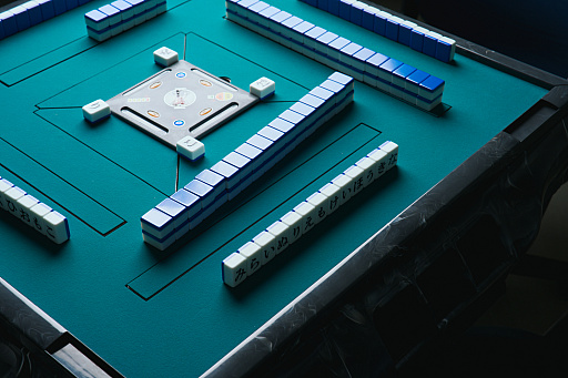 画像ギャラリー No.002のサムネイル画像 / 「ひらがな麻雀 ひらがじゃん」,全自動麻雀卓に対応する「プロ版」クラウドファンディングの支援総額が2300万円を突破