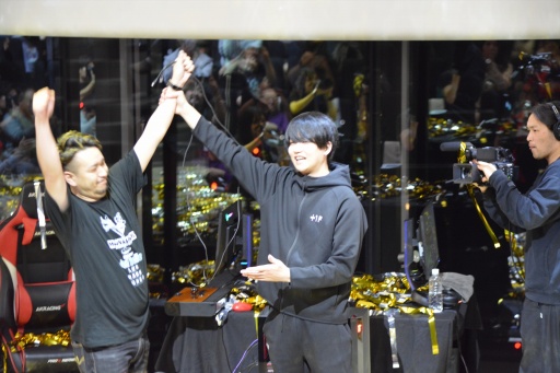 画像ギャラリー No.007のサムネイル画像 / 「バーチャファイター」シリーズ初の公式グローバル大会を制したのは，とんちゃん選手。「VIRTUA FIGHTER Open Championship GLOBAL FINALS」会場レポート