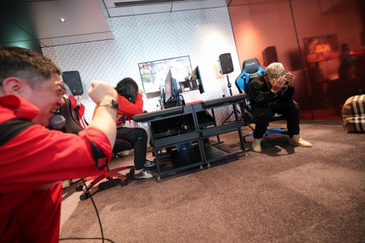 画像ギャラリー No.013のサムネイル画像 / 「バーチャファイター」シリーズ初の公式グローバル大会を制したのは，とんちゃん選手。「VIRTUA FIGHTER Open Championship GLOBAL FINALS」会場レポート