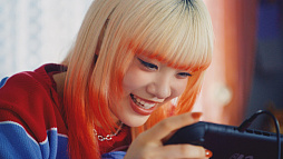 画像ギャラリー No.007のサムネイル画像 / 「ぽこ あ ポケモン」狩野英孝さんら4名が出演するCMを2月16日から放映。MAHINAさんの歌唱に合わせてダンス