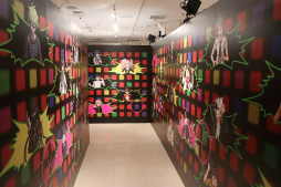 画像ギャラリー No.024のサムネイル画像 / 「ダンガンロンパ15周年記念展」が3月16日まで東京・上野にて開催中。シリーズならではのギミックが施された,ファン必見の展示が満載