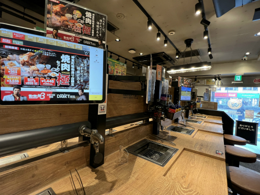 画像ギャラリー No.002のサムネイル画像 / 「焼肉ライク」が神室町昭和通りに開店!? 「龍が如く 極3 / 龍が如く3外伝 Dark Ties」コラボ試食会で“特上ホルモン”を堪能してきた