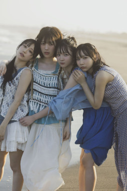 画像ギャラリー No.003のサムネイル画像 / 日常侵蝕ゲーム「ノンレゾン 1st写真集〈QUINTET〉」,重版決定。架空アイドル「ノンレゾン」によるお渡し会を2月15日に秋葉原で開催