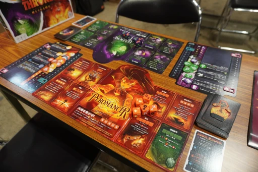 ���������꡼ No.003�Υ���ͥ������ / �������򥸥�饸��顤·���ƥɥ��� ���ɼ������������������DICE THRONE�פ򥲥�޲���ͷ��Ǥ���