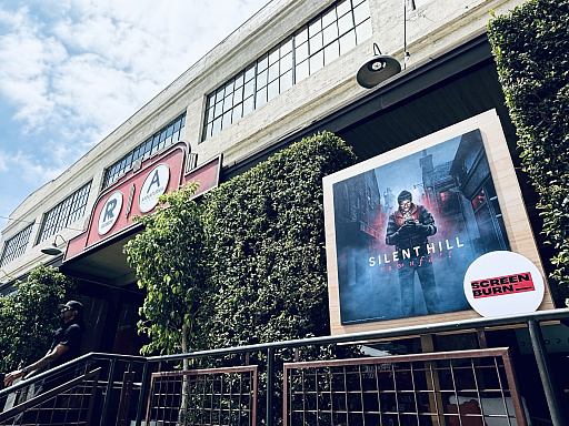 画像ギャラリー No.012のサムネイル画像 / 「SILENT HILL: Townfall」は，CRTVのノイズが不安を呼び起こすホラー表現に。シアター風の会場でじわじわと恐怖が迫るプレイデモを体験