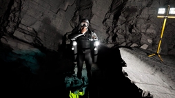 画像ギャラリー No.003のサムネイル画像 / 実際に洞窟でダイビングをしているような感覚になれる一人称視点のホラーゲーム「Diving into abyss」，Steamで配信開始